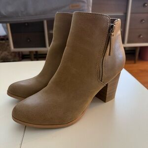 FERGALICIOUS Taupe Brown Ankle Booties Faux Suede Block Heel Western Boho